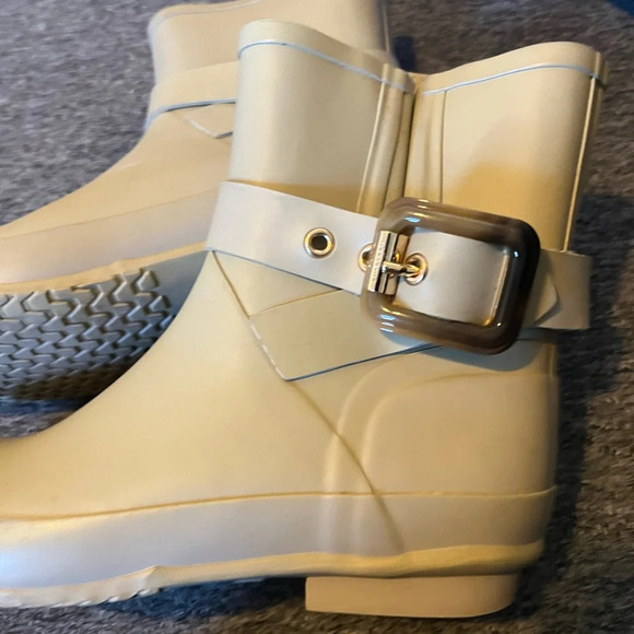 Burberry Big Buckle Rain Boots, size 36 - Picture 3 of 16